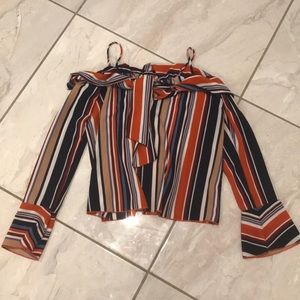 Off the shoulder bell sleeve 👚